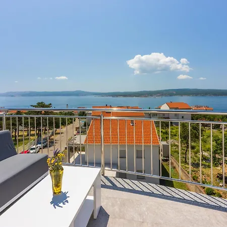 Sunshine D Apartment