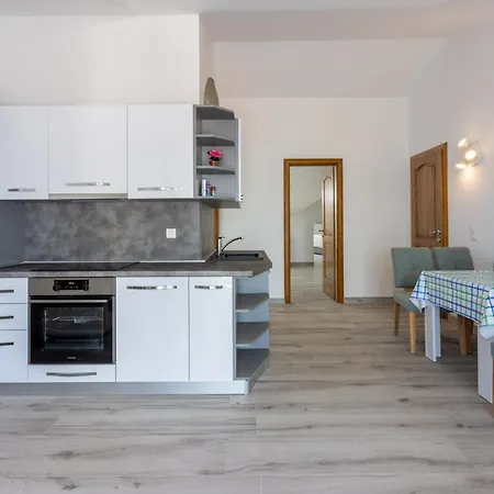 Sunshine D Apartment