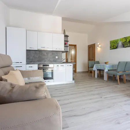 Sunshine D Apartment *