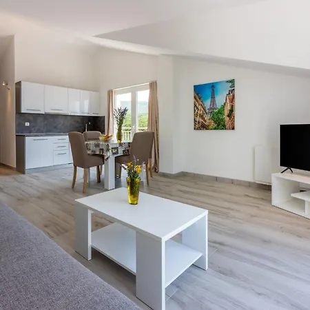 Sunshine D Apartment *